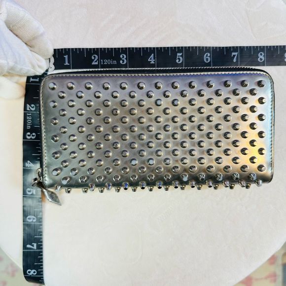 🧧SOLD🧧CHRISTIAN LOUBOUTIN Panettone silver leather studded zip wallet - Picture 11 of 12